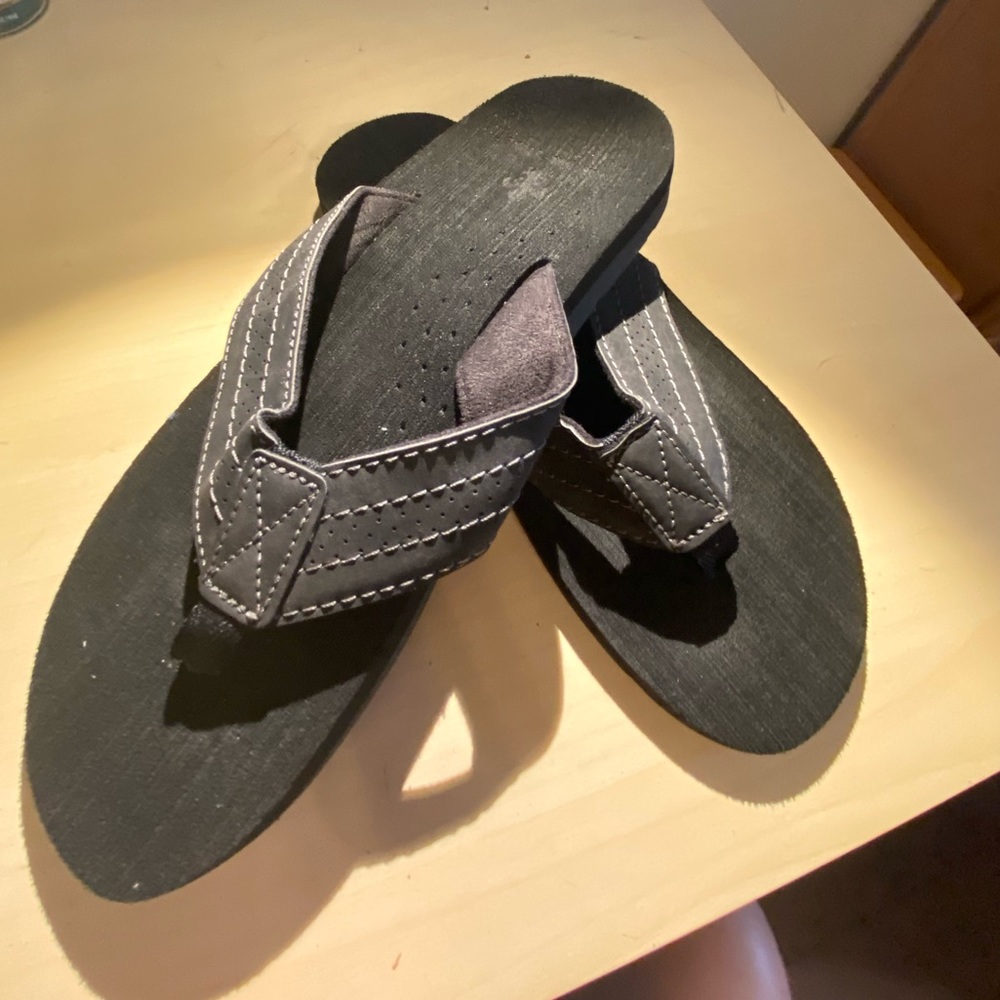 Men’s dressy flip flops - leather look